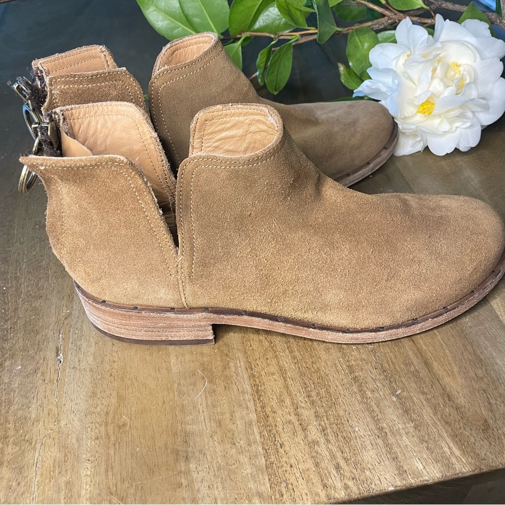 beek.. Falcon Suede Ankle Bootie - Picture 4 of 16